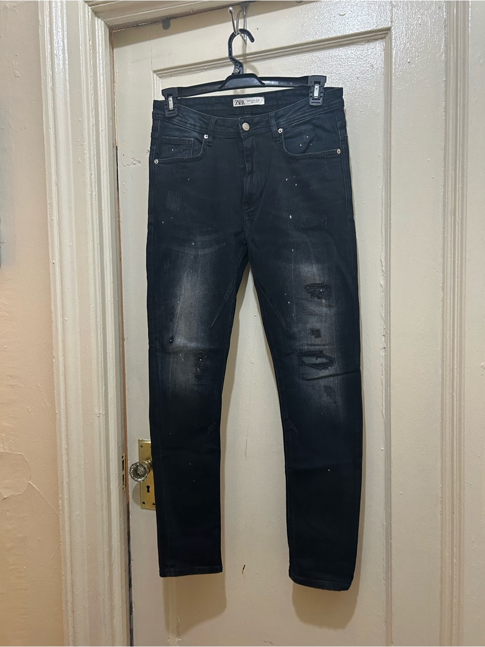 Zara DNWR Men Black Skinny Distressed Jeans with Paint Splatter 32x32